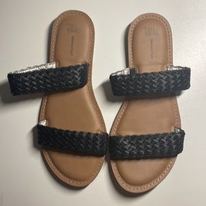 Time and Tru 11W Sandals